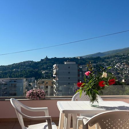 Flower Terrace Apartment Gjirokastër المظهر الخارجي الصورة