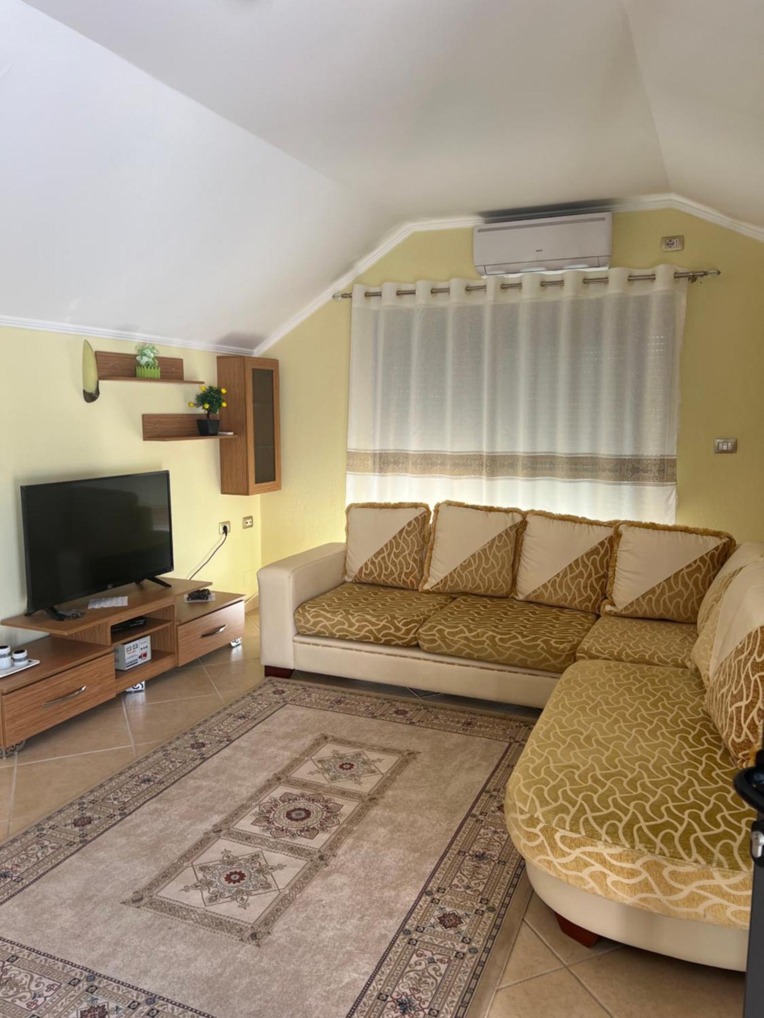 Flower Terrace Apartment Gjirokastër المظهر الخارجي الصورة
